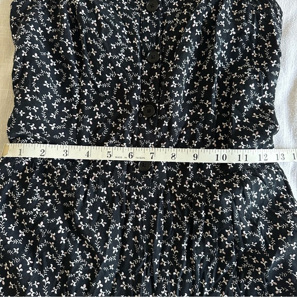 LOFT Womans Black Ditsy Floral Wide Leg Crop Jumpsuit Sz S Smocked Preppy Boho - Picture 10 of 16